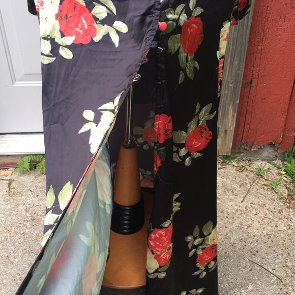 Beautiful Maxi Dress - Picture 3 of 7